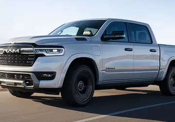 Stellantis heeft besloten om de benzine-elektrische ...