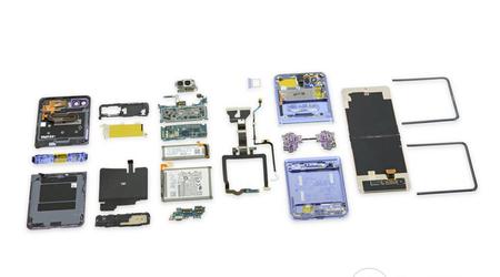 iFixit beoordeelt de repareerbaarheid van de Samsung Galaxy Flip7 met een C