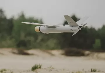 Poolse vrijwilligers overhandigen 16 Warmate kamikaze ...