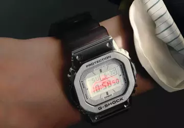 C2H4 x Casio kondigde een GM-5600 ...