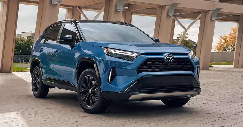 De huidige Toyota RAV4 Hybrid (2025) in de versie voor de Amerikaanse markt