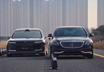 Krabwandeling: Maextro S800 sedan mede-ontwikkeld door ...