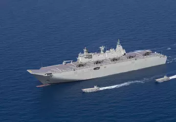 Australië heeft zijn grootste schip HMAS ...