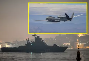 Een Israëlisch schip geëscorteerd door een ...