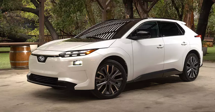 Subaru Solterra 2026 heeft een groter bereik, een nieuw ontwerp en een laadpoort voor Tesla NACS