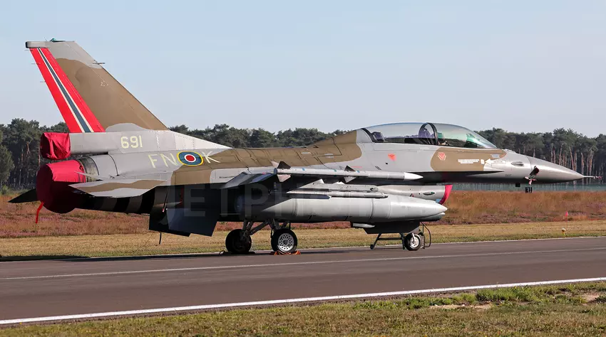 Noorwegen bevestigt overdracht Amerikaanse F-16 Fighting Falcon gevechtsvliegtuigen aan Oekraïne