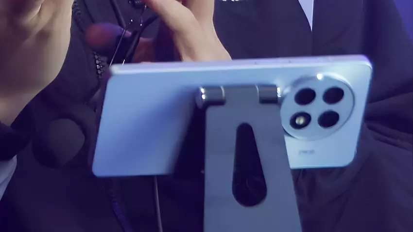 De vermeende OnePlus 13R is gespot op een game-evenement in China