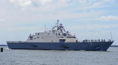 De Amerikaanse marine heeft de noodlijdende USS Milwaukee ter waarde van $ 437 miljoen, die 954 kg cocaïne ter waarde van $ 30 miljoen in beslag nam, uit de vaart genomen.