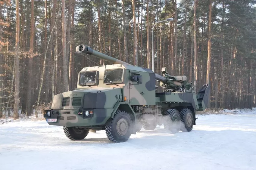 Polen werden gedwongen om grootschalige plannen voor hun Kryl zelfrijdende kanonnen op wielen op te geven vanwege de analyse van de oorlog in Oekraïne