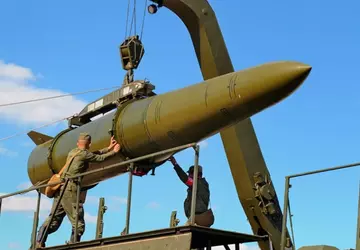 Een ongeïdentificeerde drone heeft een Russische ...