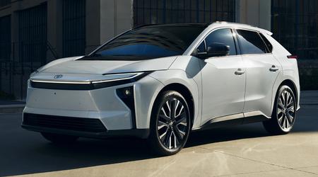 Toyota heeft de elektrische crossover bZ4X voor Amerika hernoemd, heeft het bereik vergroot en het ontwerp van het model voor 2026 bijgewerkt