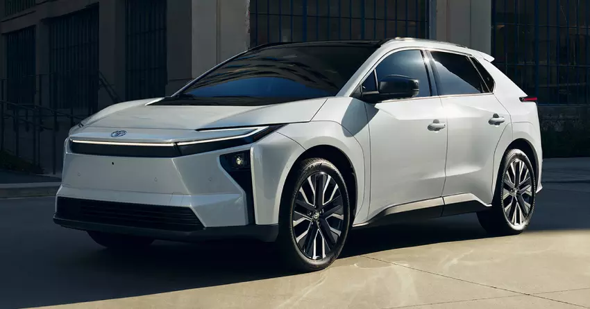 Toyota heeft de elektrische crossover bZ4X voor Amerika hernoemd, heeft het bereik vergroot en het ontwerp van het model voor 2026 bijgewerkt