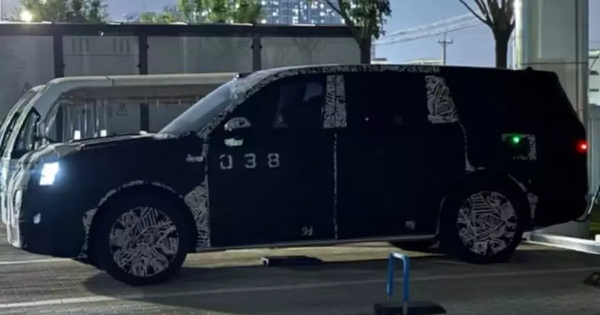 Xiaomi's volgende elektrische auto zou twee motoren en een benzine turbo motor krijgen