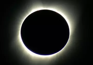 Zonsverduistering veroorzaakt plotselinge daling in internetverkeer ...