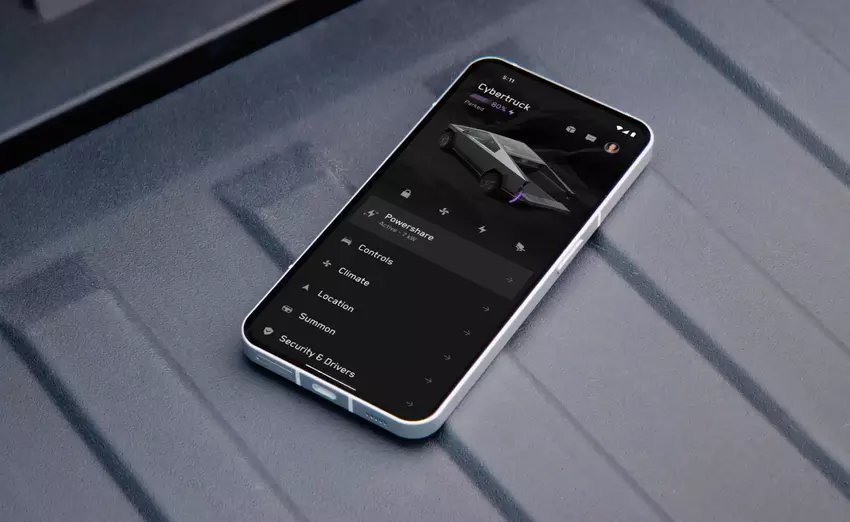 Onverwachte cameo: De Glyph-lit Nothing Phone (1) verscheen in een Tesla Cybertruck-reclame.