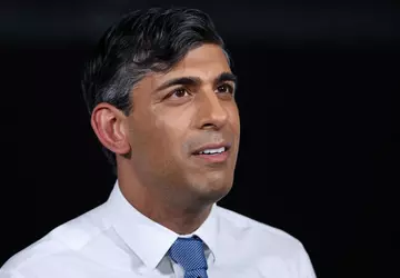 Rishi Sunak belooft verplichte ambtenarij in ...