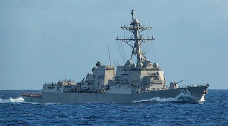 De Amerikaanse marine heeft de Arleigh Burke-klasse destroyer USS Ralph Johnson naar de Zuid-Chinese Zee gestuurd, die Tomahawk kruisraketten kan dragen.
