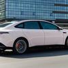 Zijaanzicht van de Nissan N7 elektrische sedan
