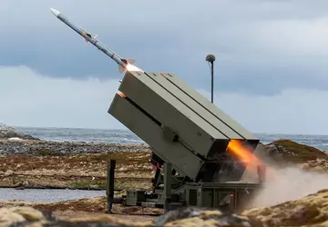 NASAMS luchtverdedigingssysteem met AIM-120 AMRAAM raketten ...