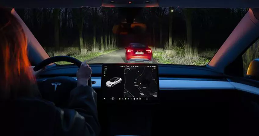 Adaptief grootlicht beschikbaar voor Tesla-auto’s in de VS en Canada