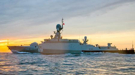 Oekraïense Sea Baby-landingsdrones raken Russisch Bujan-M vliegdekschip in de Zwarte Zee