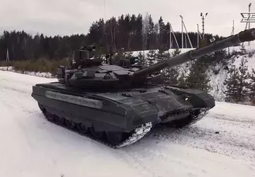 Rusland presenteert T-90M met Arena-M actief ...