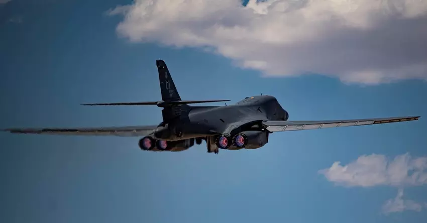 De Amerikaanse luchtmacht heeft een gemoderniseerde B-1B Lancer strategische bommenwerper met BEAST- en Link 16-systemen getest.