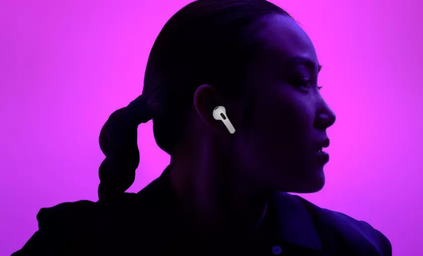 Bloomberg: Apple introduceert in de herfst twee modellen AirPods 4. Het bedrijf verwacht dat de koptelefoon een hit wordt