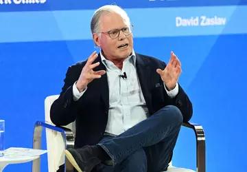 Oproer van aandeelhouders van Warner Bros: ...