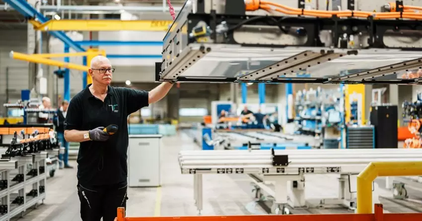 Accu-revisie bij de Mercedes-Benz faciliteit