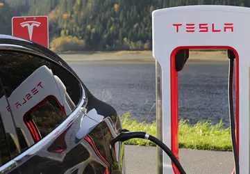 Reuters: Tesla's nieuwe model debuteert dit ...