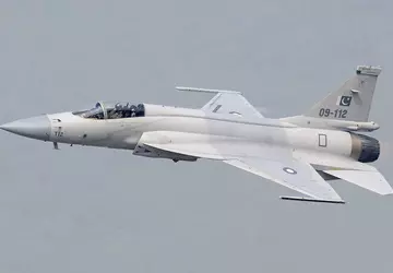 Pakistan rust JF-17-jagers uit met Chinese ...