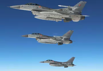 Denemarken overhandigt eerste lading F-16 Fighting ...