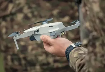 Letland draagt 1.400 drones over aan ...