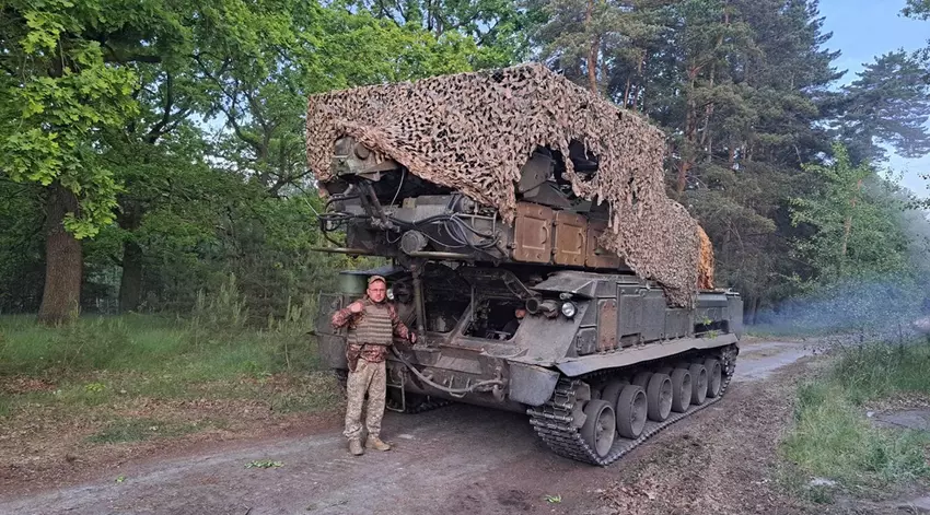 Oekraïne demonstreerde voor het eerst het FrankenSAM-systeem - een combinatie van het Buk-M1-systeem en Amerikaanse RIM-7 Sea Sparrow-raketten.