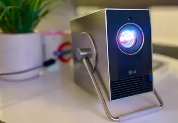 LG's stijlvolle CineBeam Q projector verandert ...