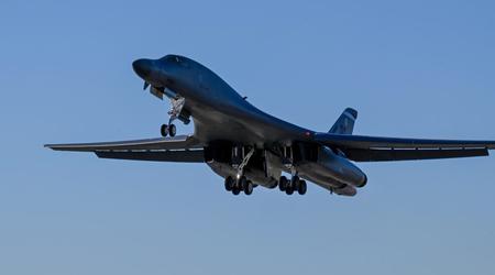 De VS heeft twee groepen B-1B Lancer supersonische strategische bommenwerpers ingezet in het Verenigd Koninkrijk.