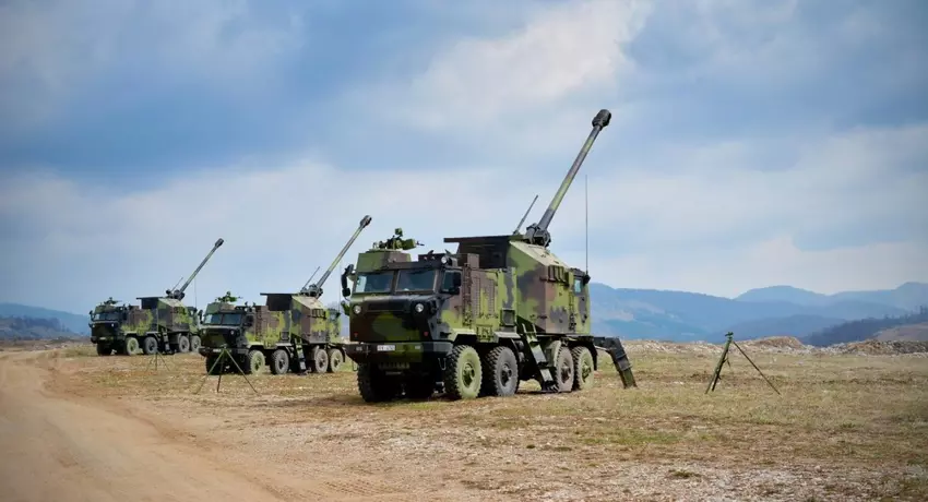 Servische 155 mm Nora B52 zelfrijdende kanonnen