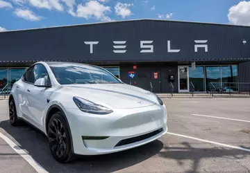 Tesla roept 125.000 voertuigen terug vanwege ...