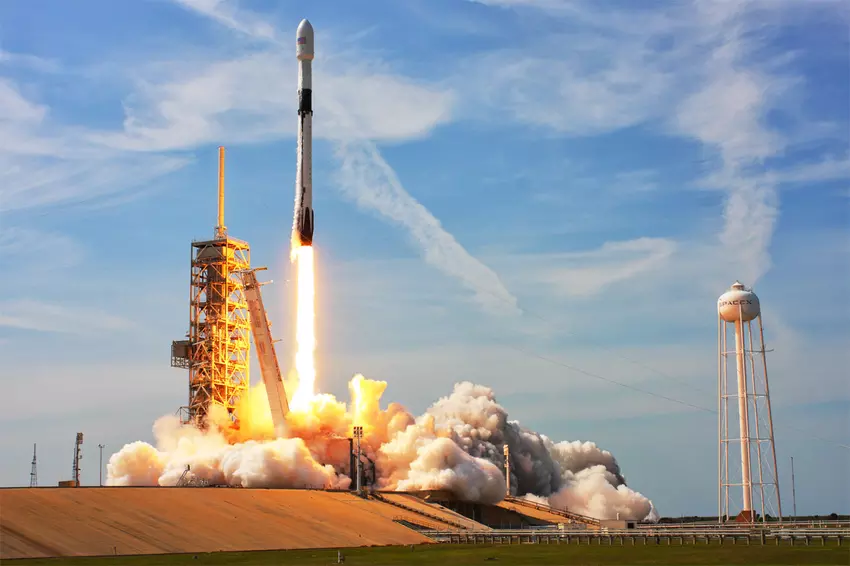 SpaceX annuleert lancering Starlink-satelliet 16 seconden voor lancering vanwege risico op verlies van eerste trap van Falcon 9-raket