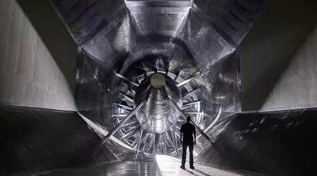 BMW heeft 's werelds grootste verticale windtunnel geopend (video)