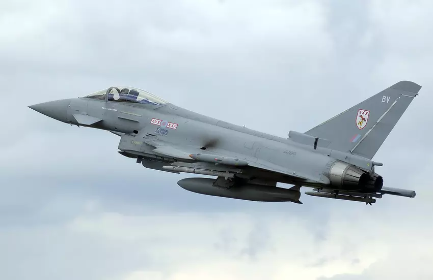 Groot-Brittannië stuurt mogelijk Eurofighter Typhoon-gevechtsvliegtuigen naar Oekraïne voor patrouilles - The Times