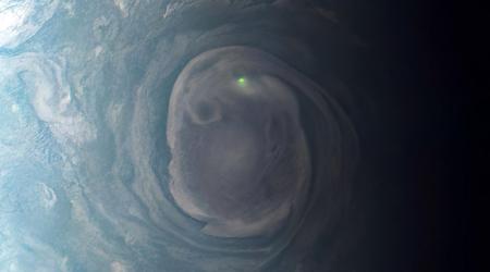 Wetenschappers maken per ongeluk allereerste foto van Jupiteriaanse bliksem