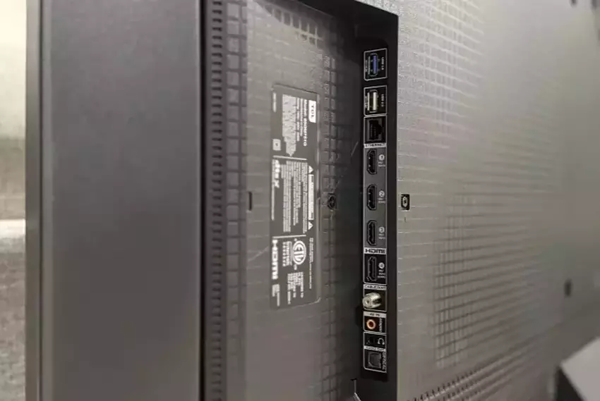 TCL QM7 QLED TV met Dolby Atmos