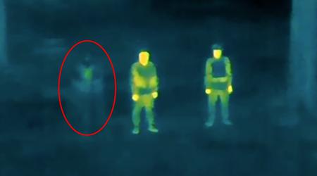 Oekraïne heeft een onzichtbaarheidsmantel voor de defensiemacht gemaakt, die 2,5 kg weegt en niet zichtbaar is op de warmtebeeldcamera.
