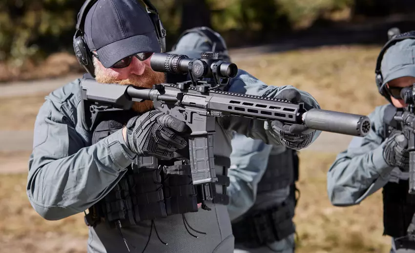 Thales Australië heeft nieuwe ACAR aanvalsgeweren overhandigd aan de AFU om te testen