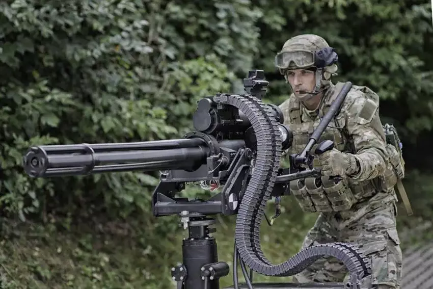 WLKM machinegeweer op de IDEX 2025 tentoonstelling