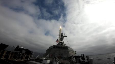 Het Amerikaanse kustgevechtsschip USS Savannah heeft voor het eerst de Standard Missile 6 raketonderschepper gelanceerd, die lucht- en gronddoelen kan aanvallen.