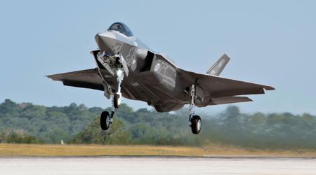 Na de bestelling van de F-35 Lightning II besloot Tsjechië een centrum op te richten voor de opleiding van piloten van gevechtsvliegtuigen van de vijfde generatie.