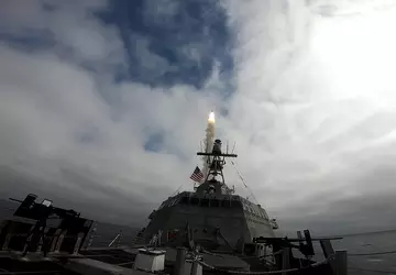 Het Amerikaanse kustgevechtsschip USS Savannah heeft ...